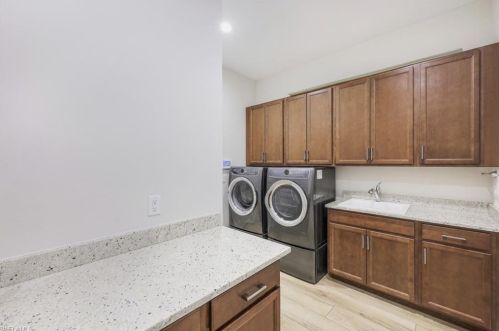 7007 Dominica Dr, Naples, FL 34113