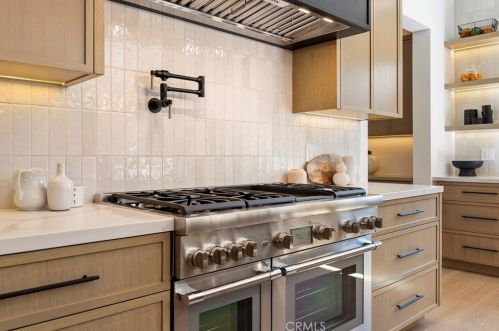 4955 Haskell Ave, Van Nuys CA  91436-1674 exterior