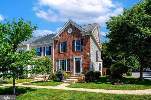 8956 Benchmark Ln, Bristow, VA 20136-5778