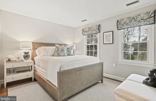 810 Hickory Vale Ln, Great Falls VA  22066-2810 exterior