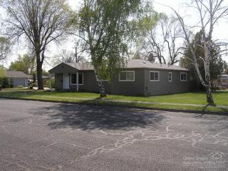 855 13th St, Eagle Crest, OR 97756-2614