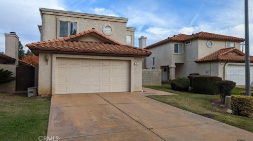 74 Rosewood Cir, Madera, CA 93637-2673