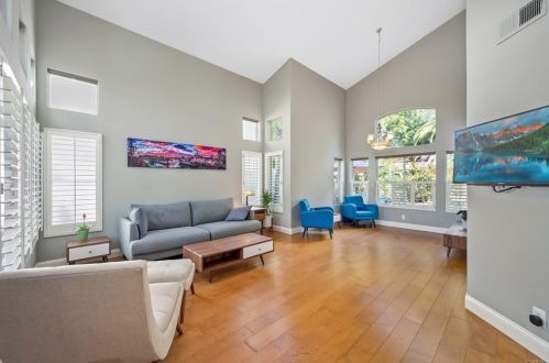 4520 Avenida Privado, Oceanside CA 92057-7740 exterior