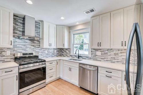 204 Grove Ave, Woodbridge NJ  07095-2337 exterior