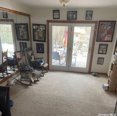 6 Peter Ct, Huntington Station NY  11746-4500 exterior