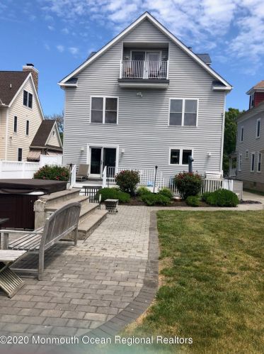 213 8th Ave, Belmar, NJ 07719-2215