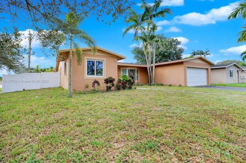 8900 21st Ct, Hollywood, FL 33024-3219