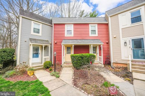 2100 Whisperwood Glen Ln, Herndon, VA 20191-4117