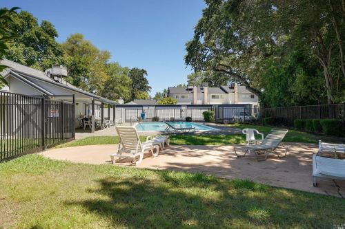 477 Alamo Creek Ct, Vacaville CA  95688-4247 exterior