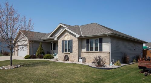 4454 Deerfield Ln, Manitowoc, WI 54220-0900