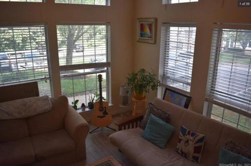 134 Carriage Crossing Ln, Middletown, CT 06457-5832