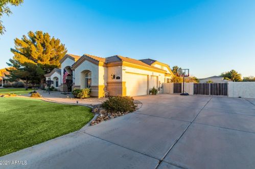 2695 Country Shadows Ct, Gilbert, AZ 85298-9253