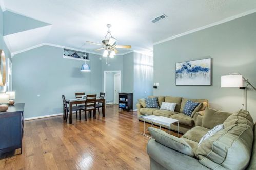 2625 John Dr, Denton, TX 76207-1140