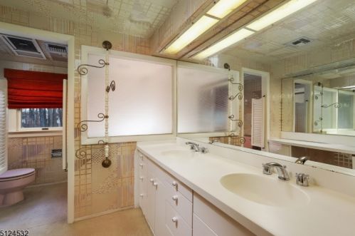 2080 Arrowwood Dr, Scotch Plains NJ 07076-4730 exterior