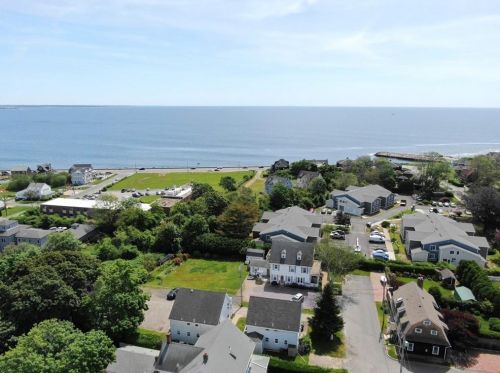 5 Perkins Ave, South Kingstown, RI 02882-3712