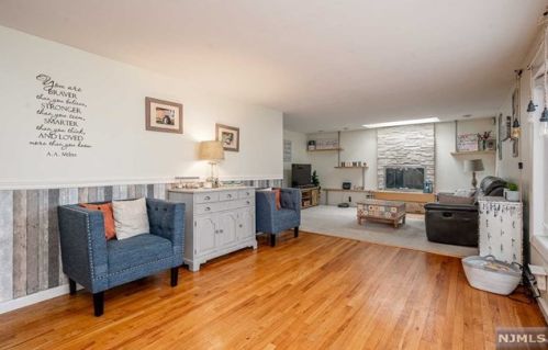 397 Pleasant Ave, N Milford NJ  07646-1222 exterior