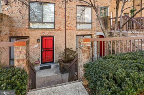 3015 Hawthorne Dr, Washington, DC 20017-1001