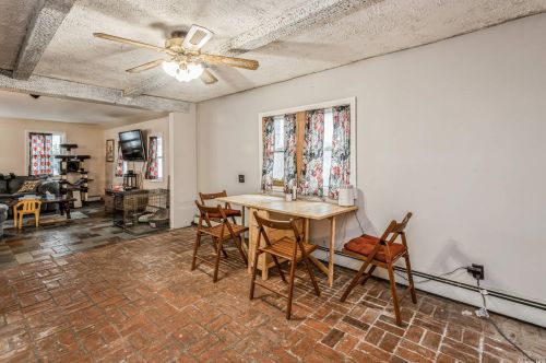 485 8 St, North Lindenhurst NY 11757-5521 exterior