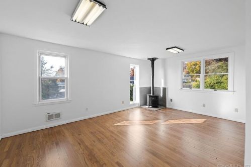 4 Pleasant Rise Cir, Brookfield Center CT  06804-2109 exterior