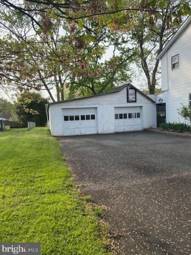 1497 Hilltop Rd, Pottstown, PA 19464-2527