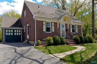 838 Oak Ave, Maywood, NJ 07607-1721