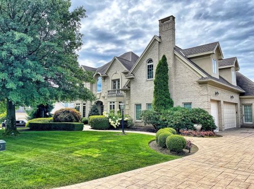 152 Sebago Lake Dr, Sewickley, PA 15143-9373