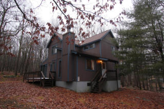 111 Red Breast Ct, Lackawaxen, PA 18435-7804