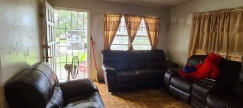 2521 Poinsetta Ave, Sanford, FL 32773-5243