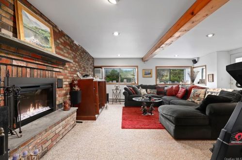 44 Chippewa Rd, Tompkins Corners NY  10579-1506 exterior