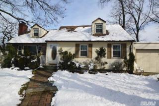 126 King St, Malverne, NY 11565-1143