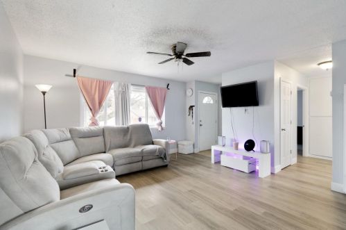 7313 Hutchins Way, North Highlands CA  95660-3437 exterior