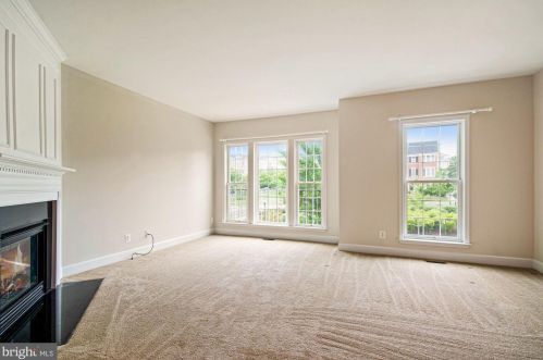 14631 Weeburn Way, Woodbridge VA  22191-4043 exterior