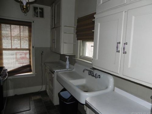 8 Lockwood Ln, Norwalk CT  06851-5818 exterior