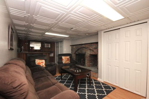 656 Sandra Ave, West Islip NY  11795-2524 exterior