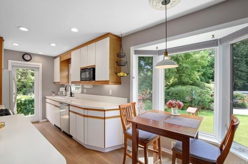 5 Augusta Pl, White Plains NY  10603-1901 exterior