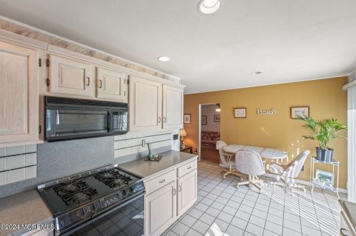 35 Bay Laurel Dr, Bricktown NJ  08723-6913 exterior
