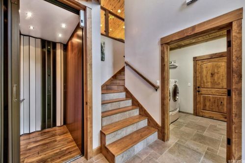 1313 Knoll Ln, South Lake Tahoe, CA 96150-8610