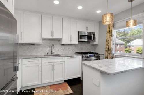 90 Manor Dr, Tinton Falls, NJ 07712-2568