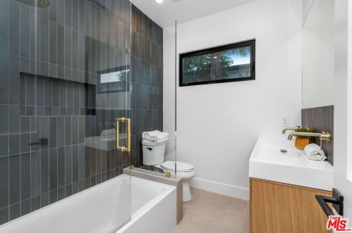 12600 Emelita St, North Hollywood CA  91607-1017 exterior
