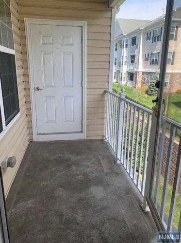 4 Pebble Rd, Little Falls NJ  07424-4281 exterior