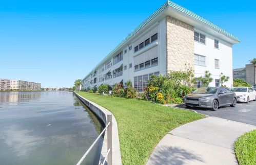 5940 30th Ave, Saint Petersburg, FL 33710-3332