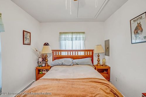 124 Woodland Dr, Bricktown NJ  08723-7433 exterior