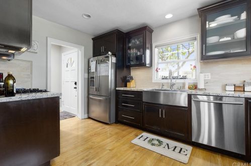 2812 Palo Verde Ave, Long Beach, CA 90815-1551
