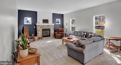 15 Waverly Ln, Carlisle PA  17015-7119 exterior