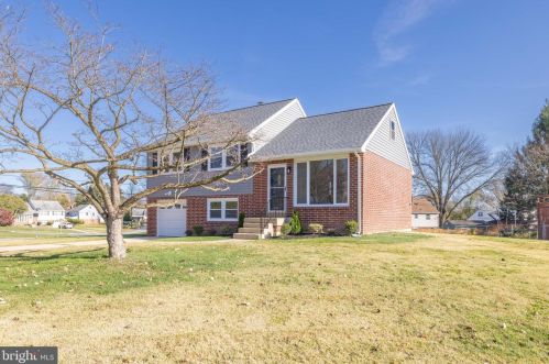 606 Dorcaster Dr, Wilmington DE  19808-2212 exterior