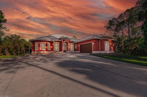 670 1st St, Naples, FL 34117-5106
