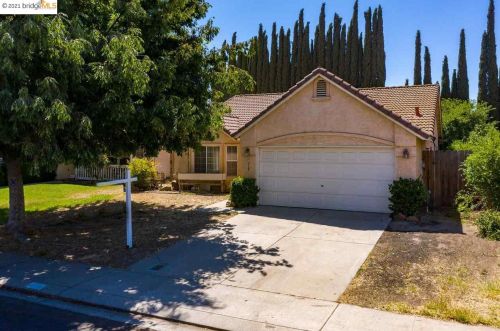 2612 Amadeus Dr, Modesto, CA 95358-8851