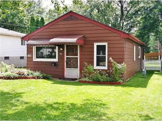 1122 Cresceus Rd, Toledo, OH 43616-3125