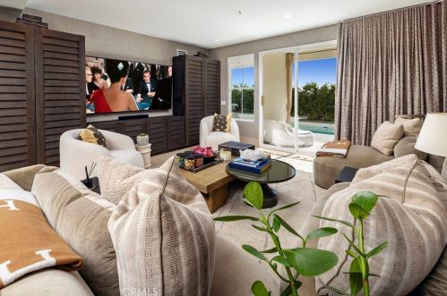 12 Tidal Surf, Newport Beach CA  92657-1905 exterior