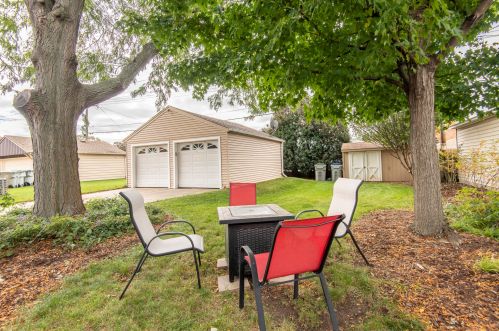 3385 71st St, Milwaukee, WI 53219-3902